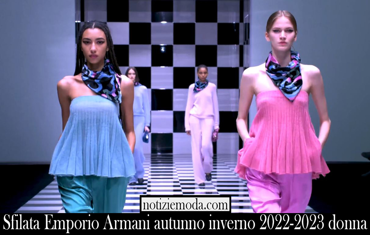 Sfilata Emporio Armani autunno inverno 2022-2023 donna